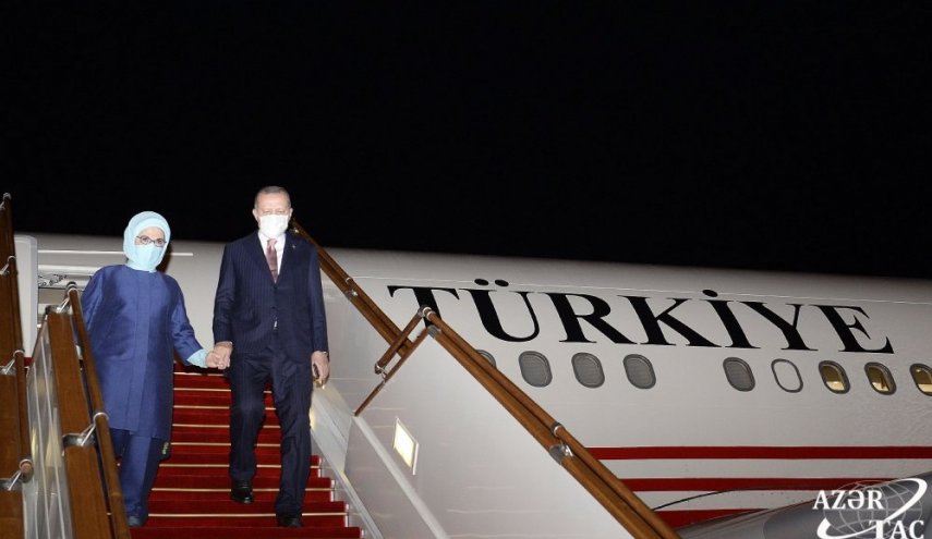 أردوغان يصل أذربيجان قادما من بروكسل
