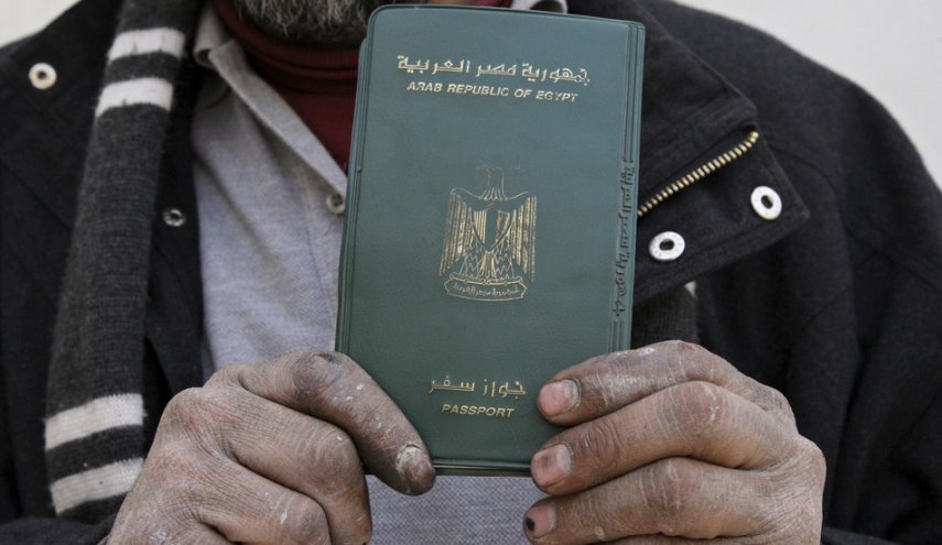 مصر تسقط الجنسية عن 3 أشخاص بينهم فلسطيني
