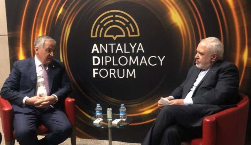 ظريف يلتقي وزير الخارجية الطاجيكي على هامش مؤتمر انطاليا الدبلوماسي