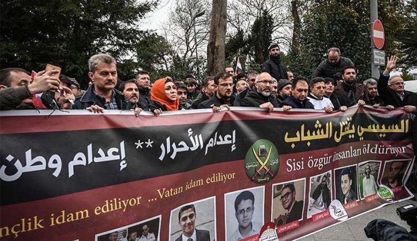 رايتس ووتش تدعو القاهرة لتخفيف حكم بالإعدام على 12 عضوا في الإخوان