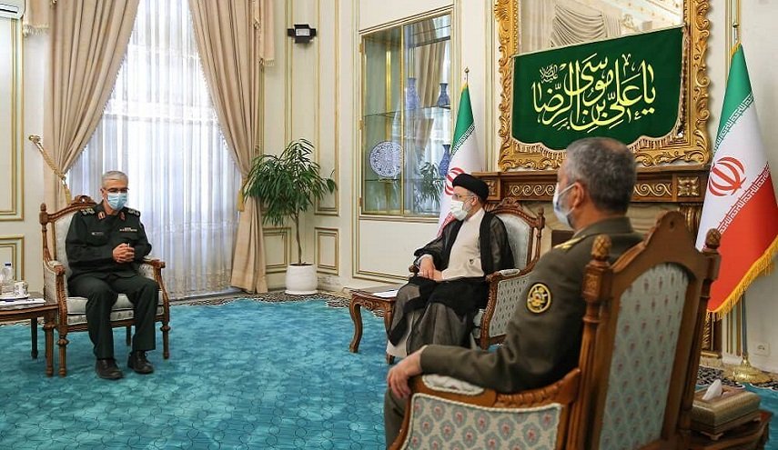 رئيس الإركان العامة الإيرانية يلتقي الرئيس المنتخب