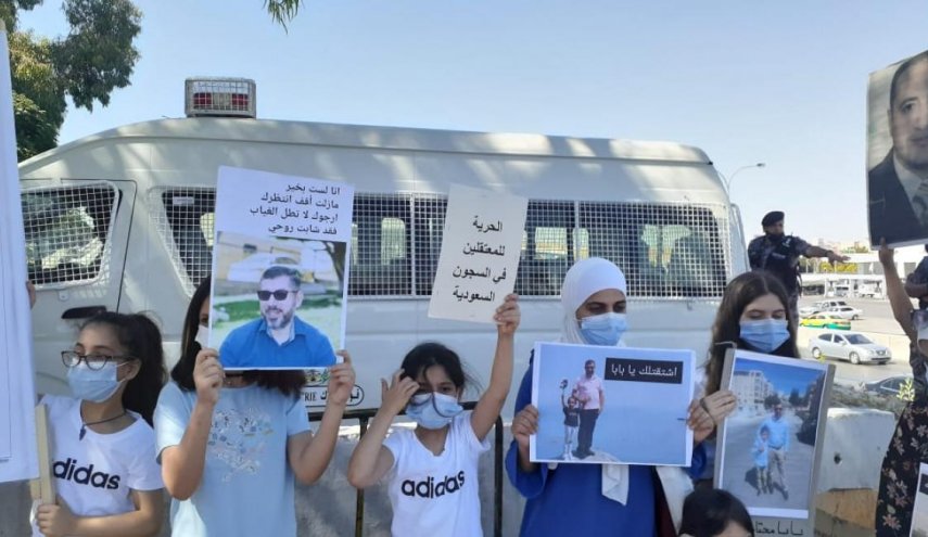 أهالي المعتقلين الأردنيين بالسجون السعودية يطالبون بالإفراج عن أبنائهم