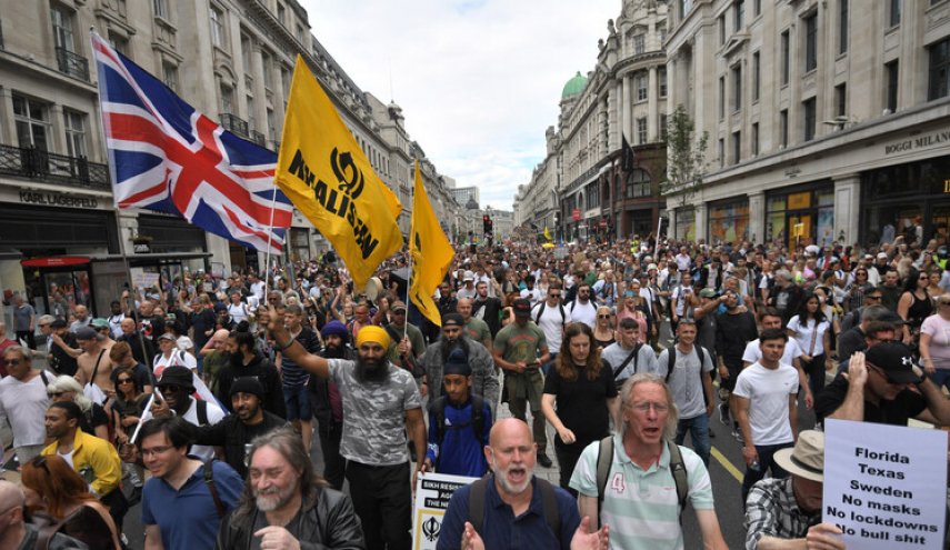 بريطانيا.. آلاف المتظاهرين في لندن احتجاجا على قيود كورونا

