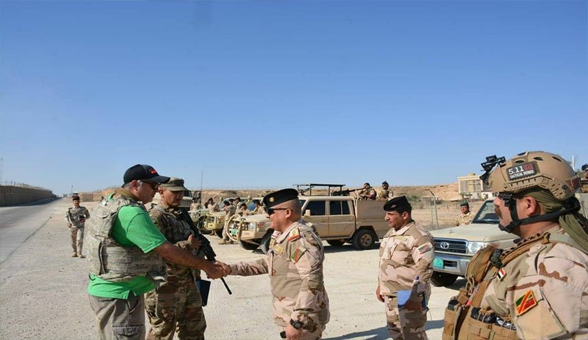 العراق يتسلم معدات من التحالف في قاعدة عين الاسد +صور
