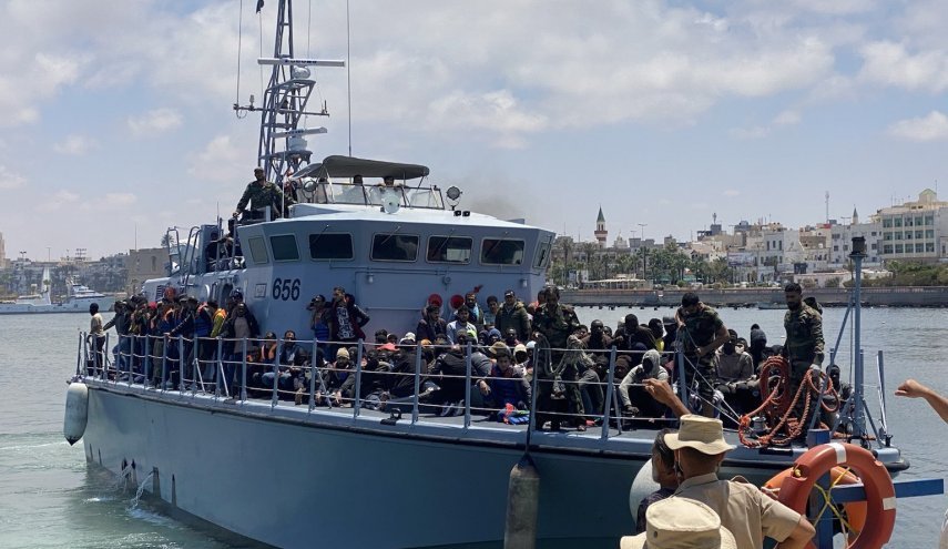 البحرية الليبية تنقذ 359 مهاجرًا في عمليتين منفصلتين

