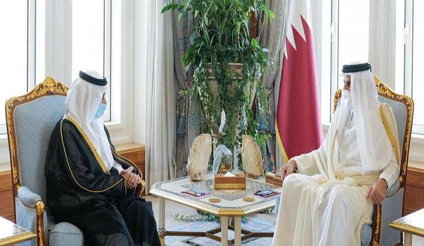 أمير قطر يتسلم أوراق اعتماد السفير السعودي الجديد