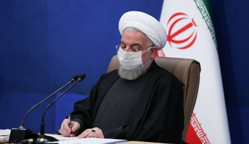 الرئيس روحاني يدشن عددا من المشاريع الصناعية والتجارية في البلاد