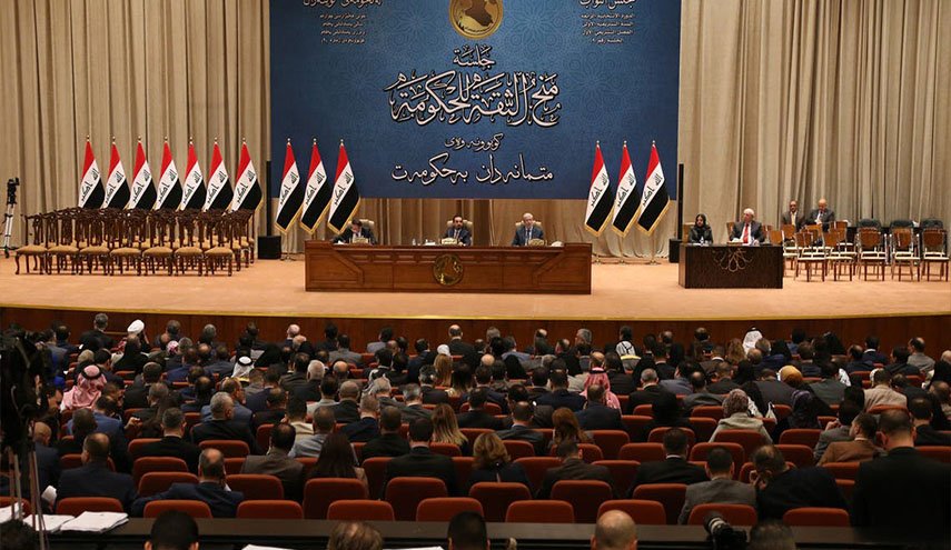 برلماني عراقي يدعو الكاظمي لقطع زيارته الى اوروبا 