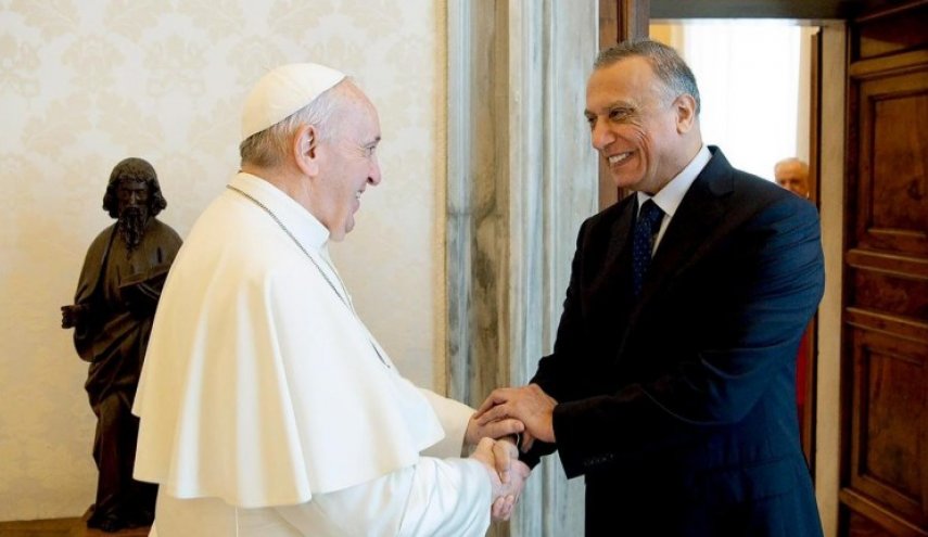 الكاظمي يلتقي البابا فرنسيس في الفاتيكان