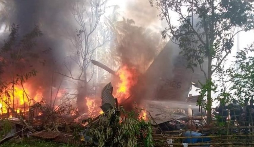 سقوط هواپیمای نظامی فیلیپین با 85 سرنشین + عکس