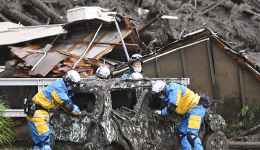 العثور على 19 شخصا أحياء في منطقة الانهيار الأرضي باليابان
