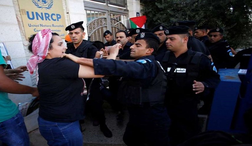 21 مؤسسة حقوقية تدين قمع السلطة الفلسطينية المحتجين ضد اغتيال بنات