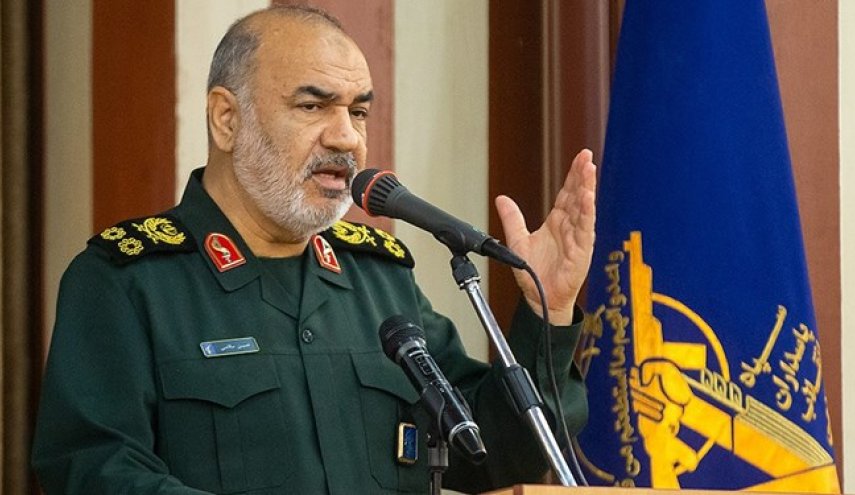 سرلشکر سلامی: سلاح‌های آتشبار دشمن در اطراف کشور آرایش گرفته‌اند امّا امنیت بر ایران حاکم است