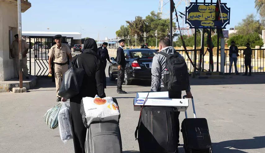لماذا أغلقت ليبيا حدودها مع تونس؟