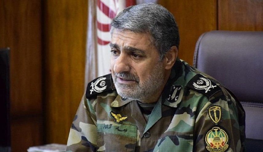 قائد في الجيش الايراني يتفقد حدود شرق البلاد