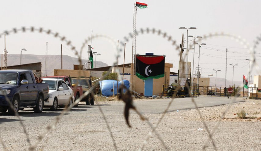 ليبيا تتخذ إجراءات لمساعدة رعاياها العالقين بتونس على العودة