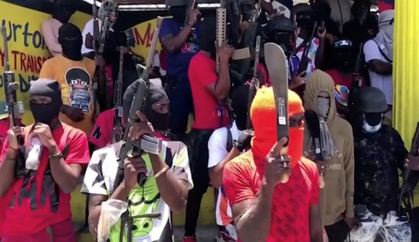 زعيم عصابات 'هايتي' يهدد بخروج عناصره إحتجاجا على 'إغتيال' رئيس البلاد!
