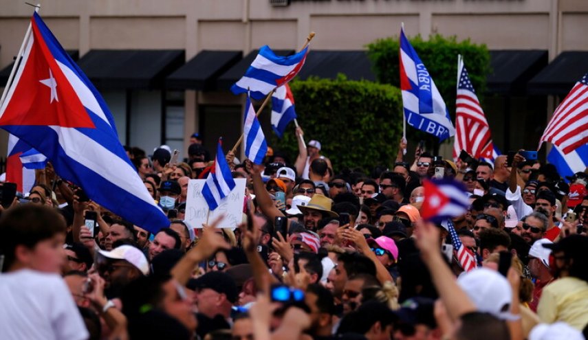 واشنطن تحذر كوبا من قمع الاحتجاجات
