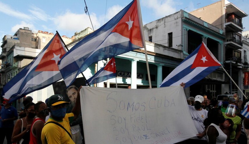 انصار حكومة كوبا ينزلون الى الشوارع استجابة لدعوة الرئيس دياز كانيل