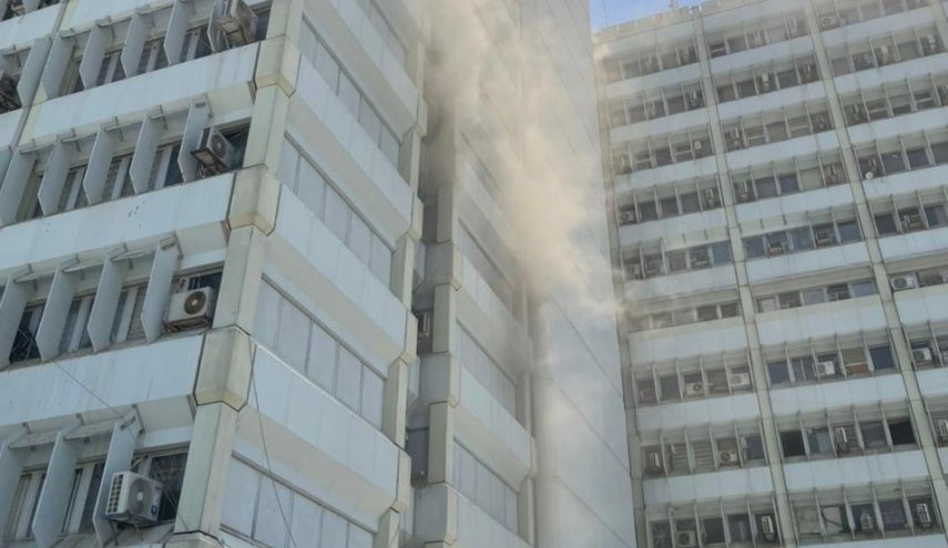 الدفاع المدني العراقي يسيطر على حريق مبنى وزارة الصحة