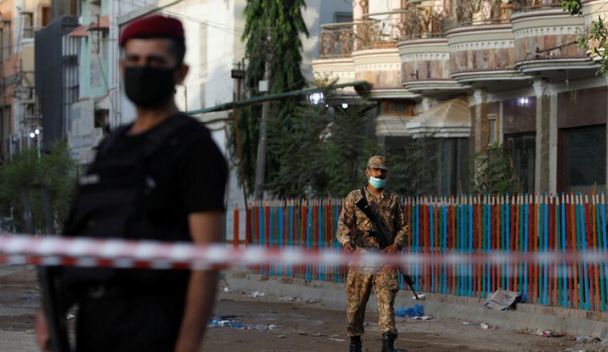 مقتل 10 اشخاص بينهم 6 صينيين في انفجار استهدف حافلة بشمال باكستان
