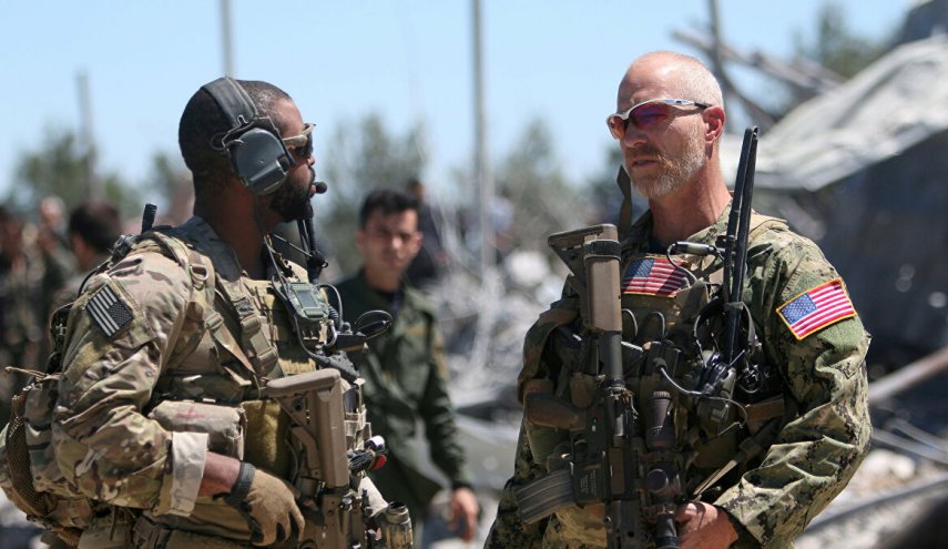 صحفي سلوفاكي يصف القوات الأمريكية في سوريا بقطاع طرق