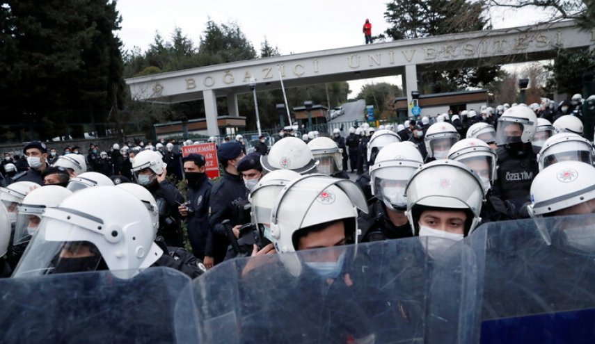 بعد أشهر من الاحتجاجات ضده، أردوغان يقيل رئيس جامعة البوسفور