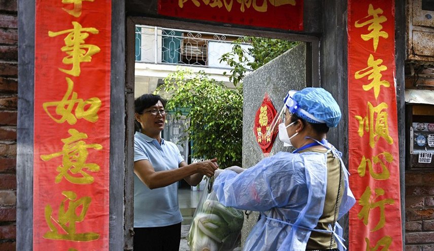 الصين تضيّق الخناق على السكان غير الملقحين ضد كوفيد-19