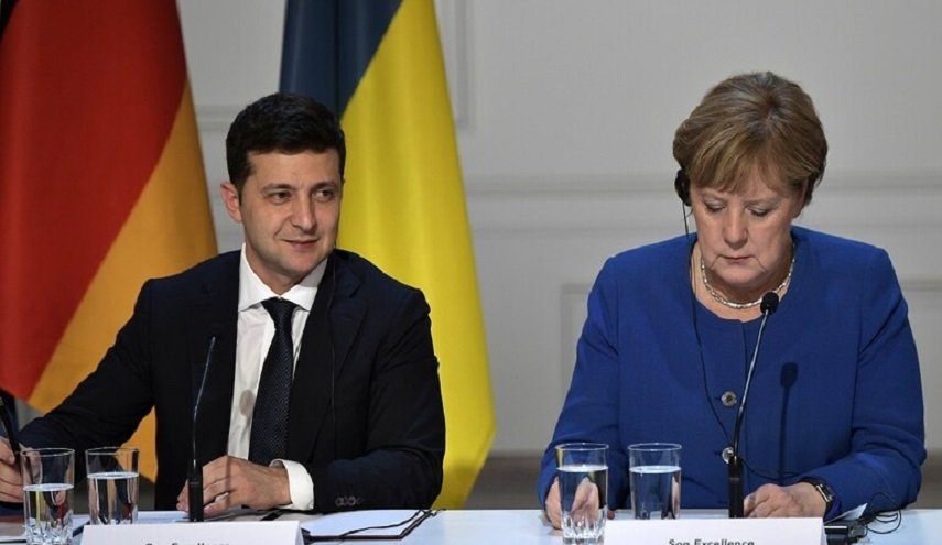 كييف تتهم ميركل بالتفريط بمصالح أوكرانيا