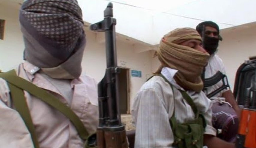 القاعده و داعش دو اسیر یمنی را سر بریدند
