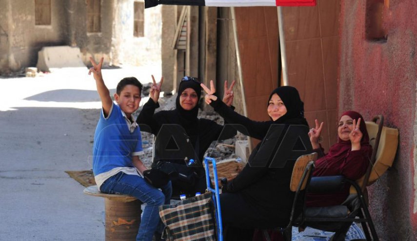 عودة مئات العائلات المهجرة إلى منازلها في منطقة اليرموك بدمشق