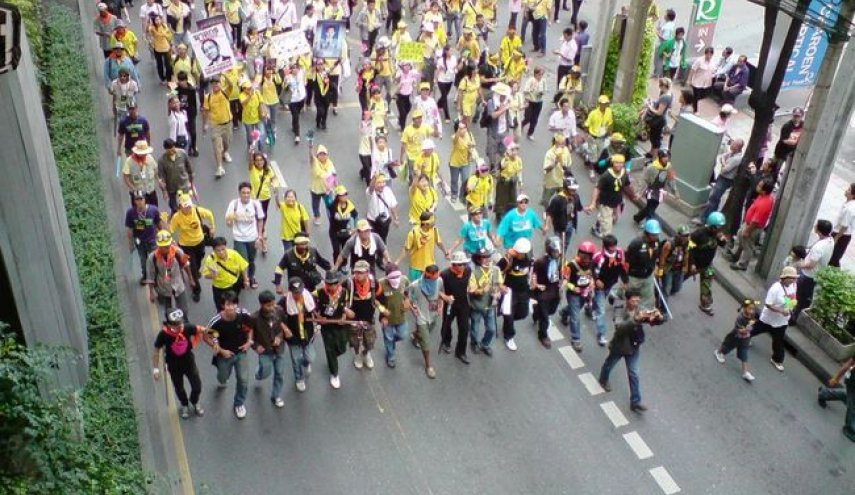 تايلاند.. الشرطة تفرق محتجين على الحكومة بالغاز المسيل للدموع
