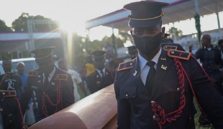 وفود أجنبية تحتمي بسياراتها إثر اندلاع احتجاج أثناء جنازة رئيس هايتي