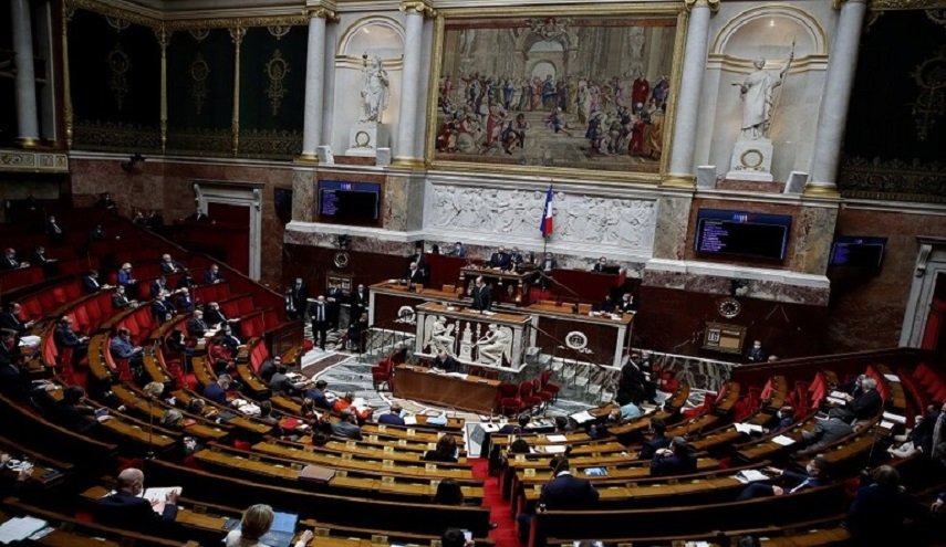 برلمان فرنسا يعتمد بشكل نهائي 'قانون مناهضة الانفصال' المثير للجدل
