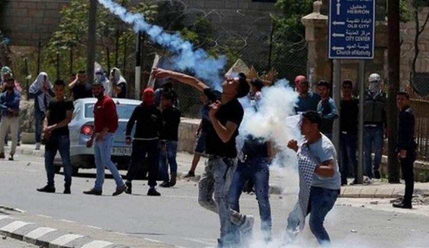 الضفة الغربية :استشهاد فلسطيني واصابة 150 اخرين باشتباكات مع الاحتلال 