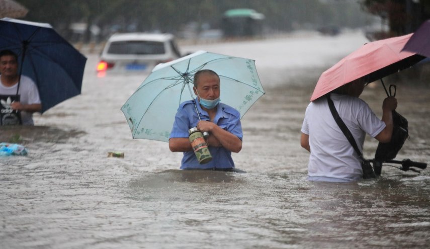 بالصور..الصين تنقل السكان من مناطق غمرتها الفيضانات 