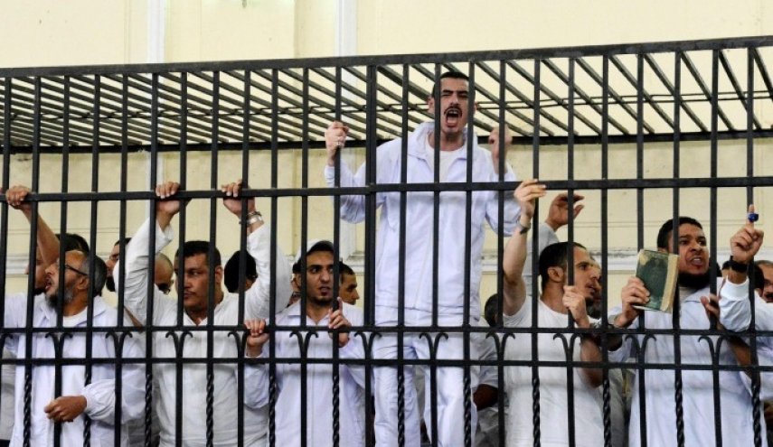 مخاوف وتحذيرات حقوقية من أوضاع السجناء المصريين