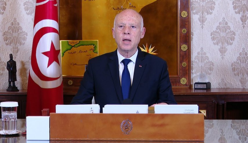 الرئيس التونسي يتعهد بـ'حماية المسار الديمقراطي واحترام الشرعية'