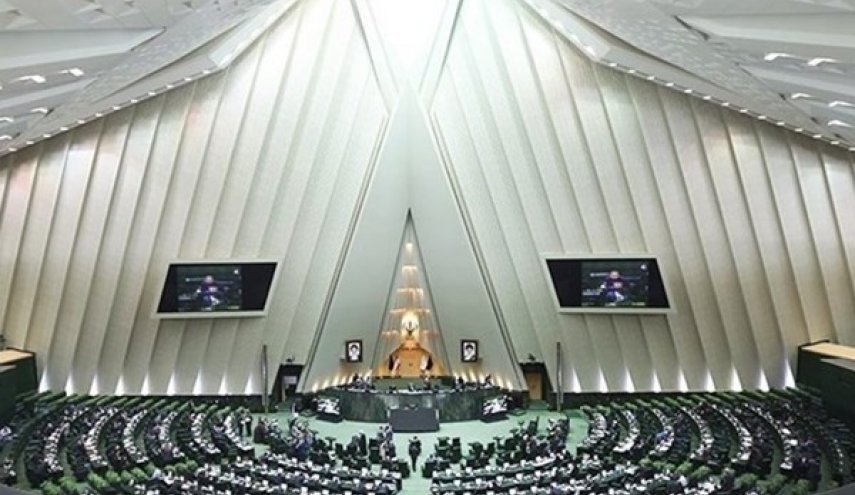 الرئيس الايراني المنتخب يؤدي اليمين الدستورية في الخامس من اغسطس