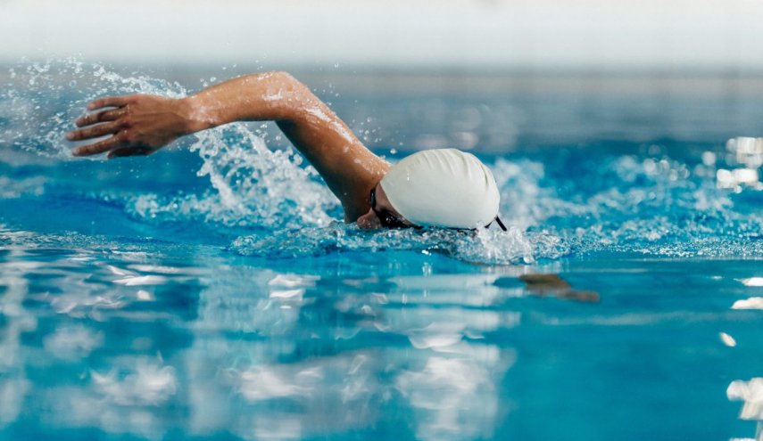 السباحة تؤثر على الروابط العصبية في الدماغ وتقدم فوائد 