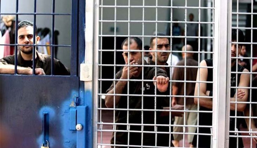 16 أسيرا فلسطينيا يواصلون إضرابهم عن الطعام