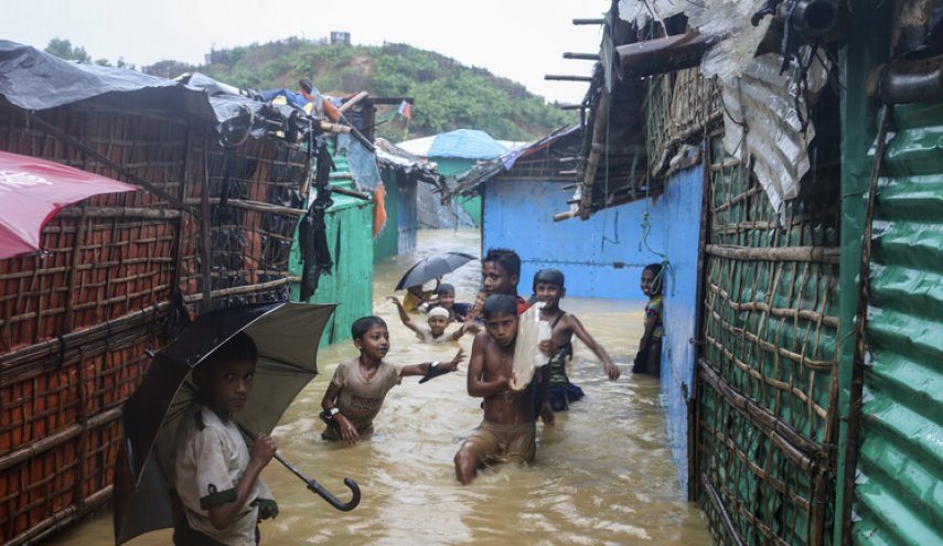 الفيضانات تشرد الآلاف بمخيمات الروهينغا في بنغلاديش
