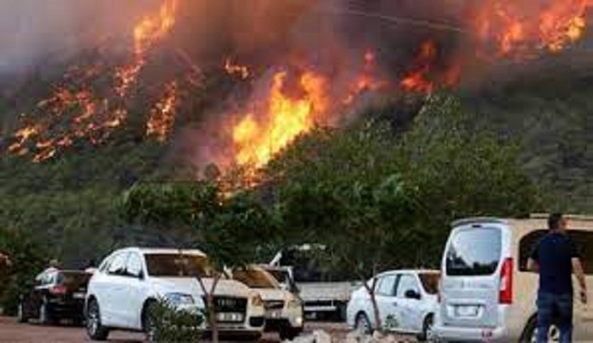 ايران تبدي استعدادها للمساعدة في اخماد الحرائق الناشبة في تركيا
