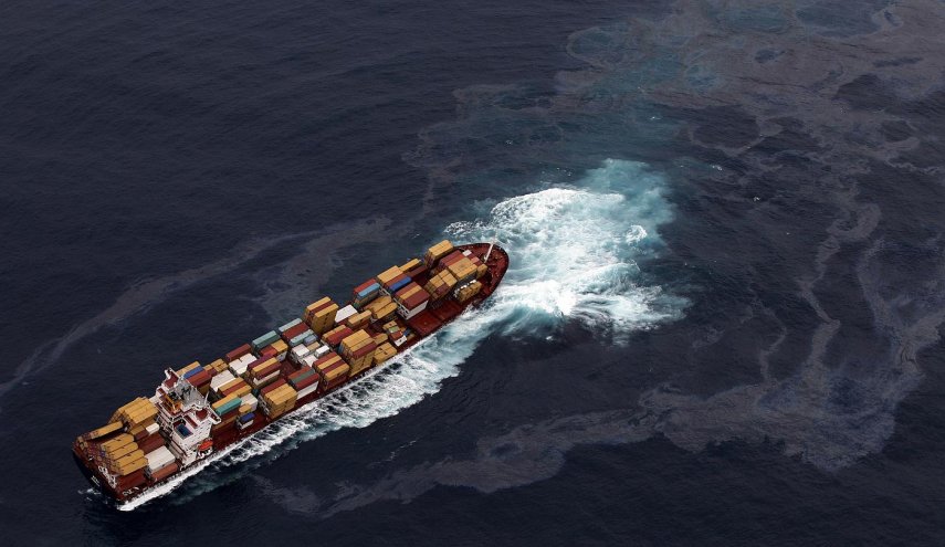 سلطنة عمان تُعلق على حادث استهداف السفينة الإسرائيلية