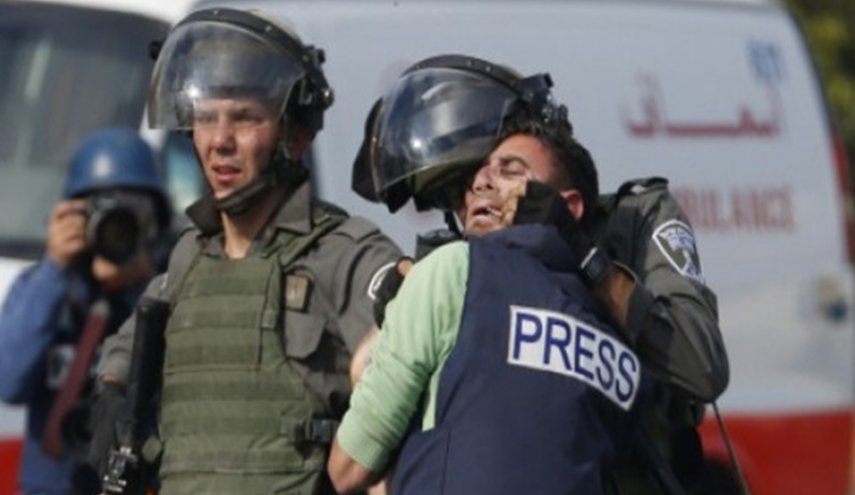 منظمة حقوقية توثق 61 انتهاكا إسرائيليا بحق صحفيين في فلسطين