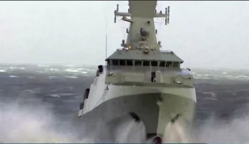 سلطنة عمان ترسل سفنا حربية إلى منطقة حادث سفينة 