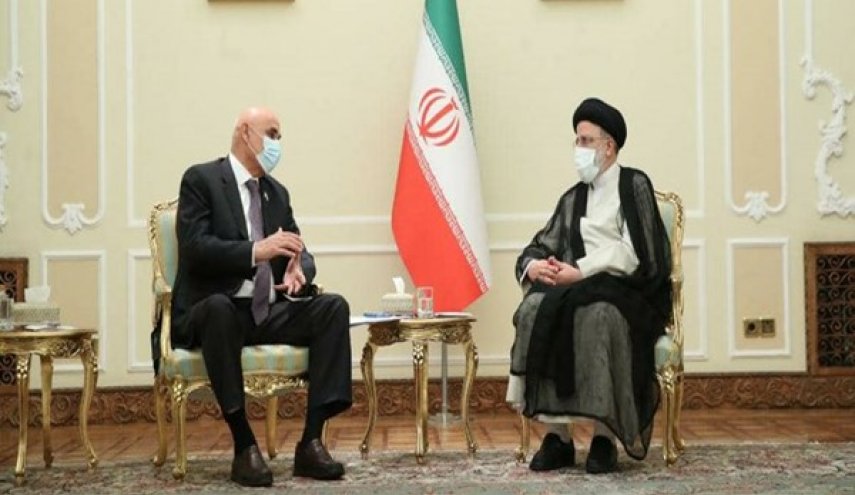 الرئيس رئيسي يدعو للنهوض بالعلاقات بين طهران ودوشنبة