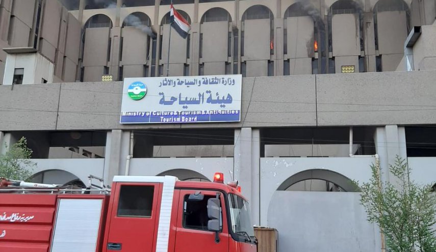 بالصور.. اخماد حريق داخل هيئة السياحة وسط بغداد