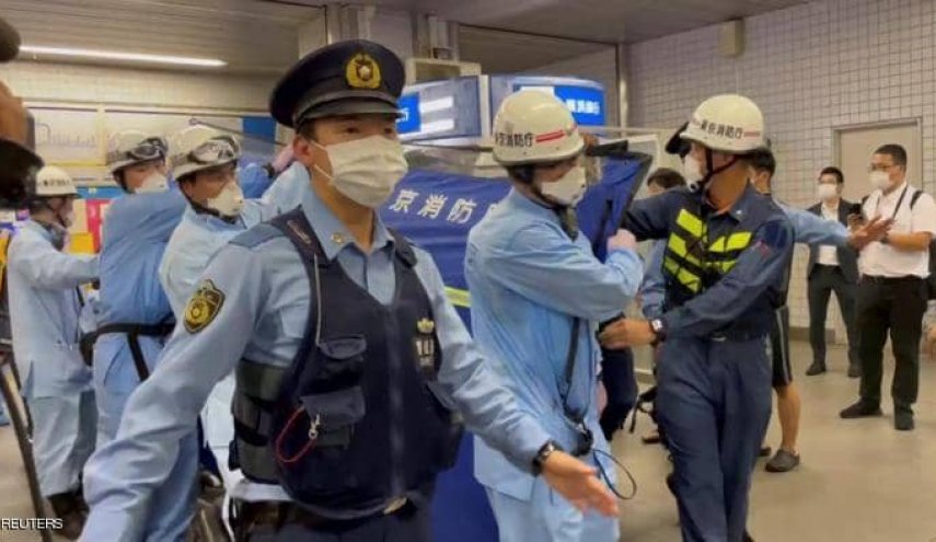 رجل يطعن 10 أشخاص في طوكيو بسبب 