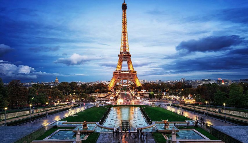 باريس تخطط لرفع أكبر علم في التاريخ على برج إيفل في ختام أولمبياد طوكيو
